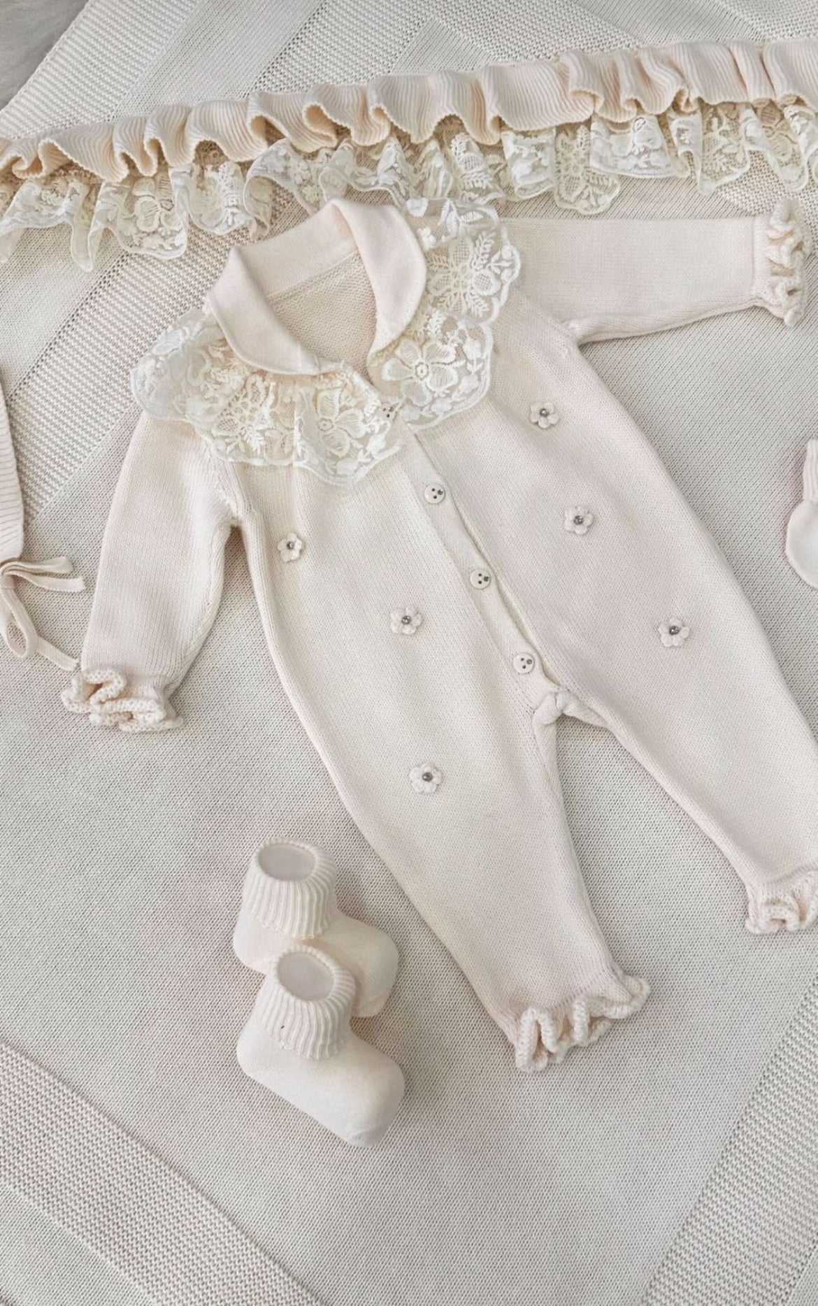 Baby Newborn 5 Teilig Strickset - Luxuriöse Rüschen/-Spitzendetail und Gänseblümchen Creme