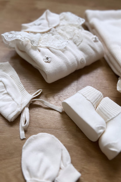 Baby Newborn 5 Teilig Strickset - Luxuriöse Rüschen/-Spitzendetail und Gänseblümchen Creme