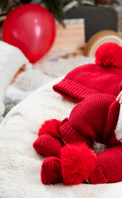 Mütze und Strickschuhe mit soft Bommel 0-6 Monate - Rot