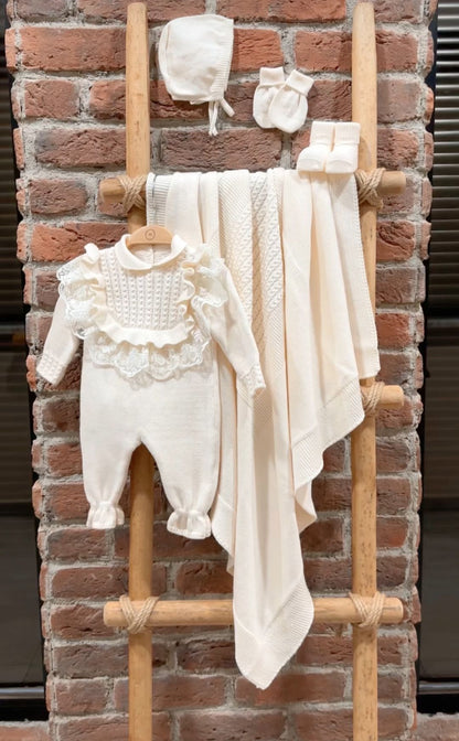 Baby Newborn 5 Teilig Strickset - Madame Rüschen - Creme
Baby Set