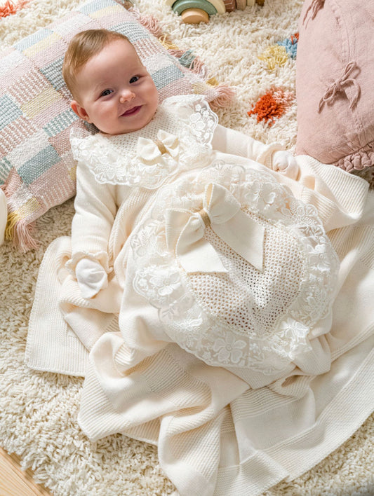 Baby Newborn 5 Teilig Strickset - Luxuriöse Spitzendetail und Schleife Creme
Erstausstattung für dein Baby 