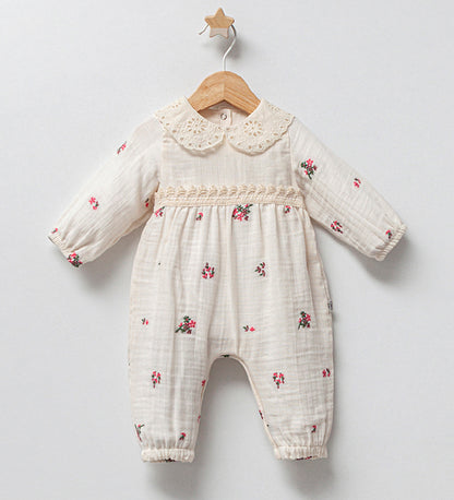 Baby Musselin Overall 
Overall mit bestickte Blumen