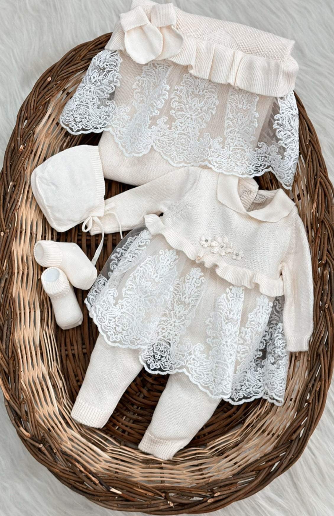 Neugeborenen Set 5 Teilig mit Tüll - Tutu - Spitze in Blumendatail
Baby Deluxe Kompakt Set 
Baby Erstausstattung 