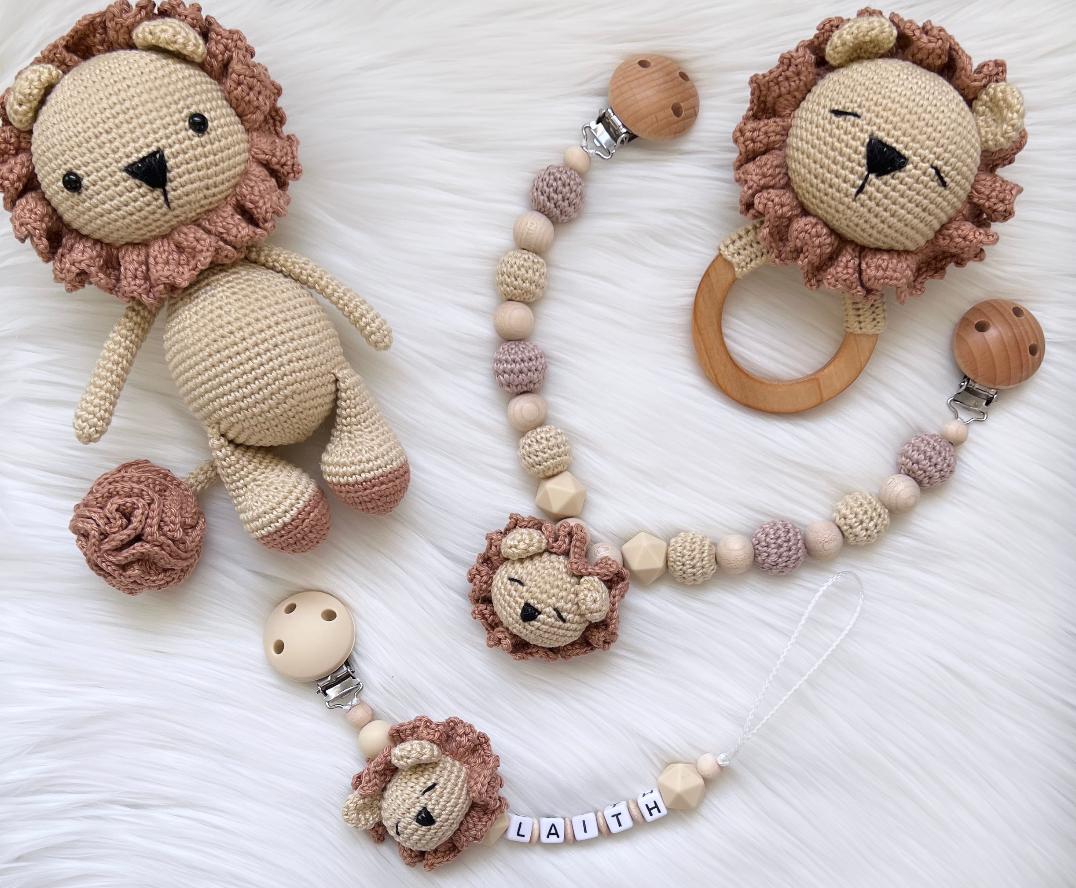 Löwe Set
Schnullerkette Kinderwagenkette Rassel Kuscheltier Löwe 